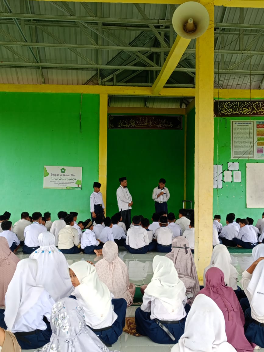 Kepala Madrasah Berikan Tausiyah Pasca Sholat Zhuhur Berjama'ah