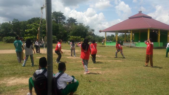 Cintai Olahraga, Majelis Guru MTs Negeri 7 Batanghari Laga Cantik