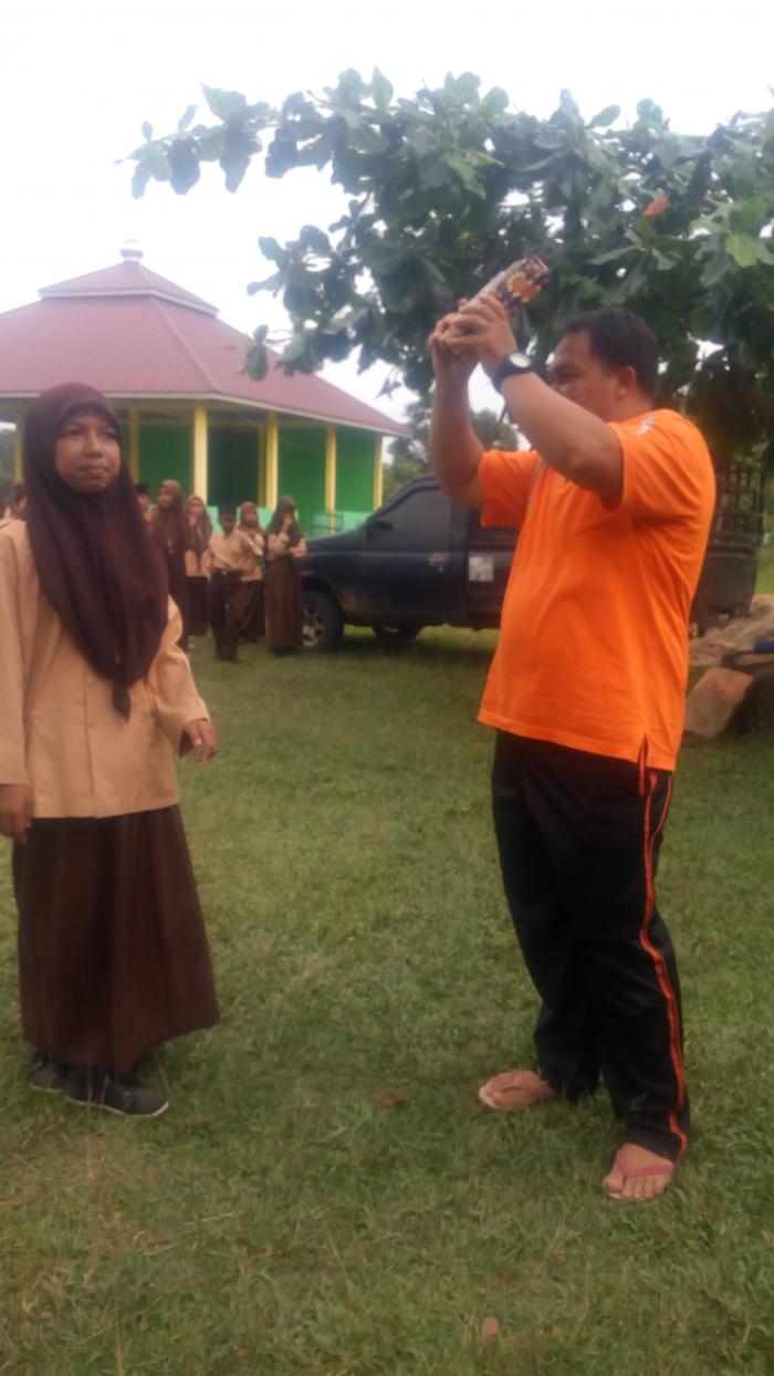 Nurlia Fitri Juara Umum Semester Genap MTs Negeri 7 Batanghari