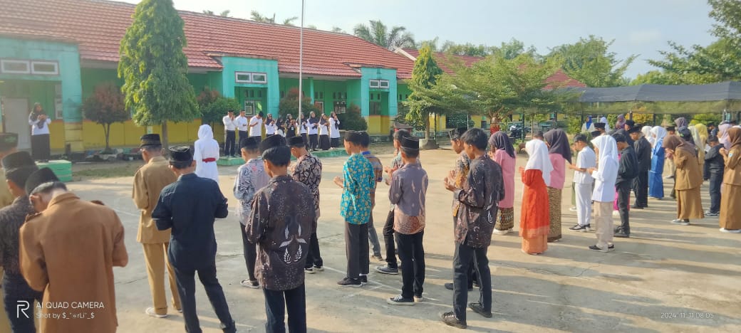 Aneka Profesi Peringati Hari Pahlawan
