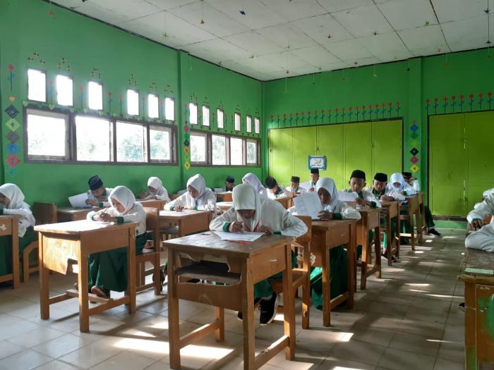 Penilaian Akhir Semester Ganjil MTs Negeri 7 Batanghari Berlangsung Sukses