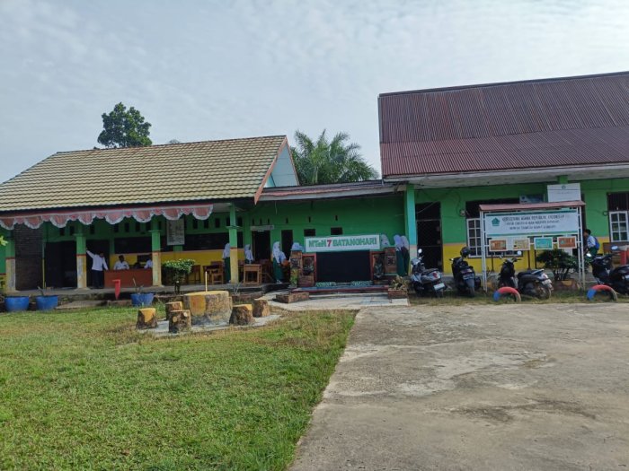 MTsNegeri 7 Batang Hari Terapkan Program Zero Sampah