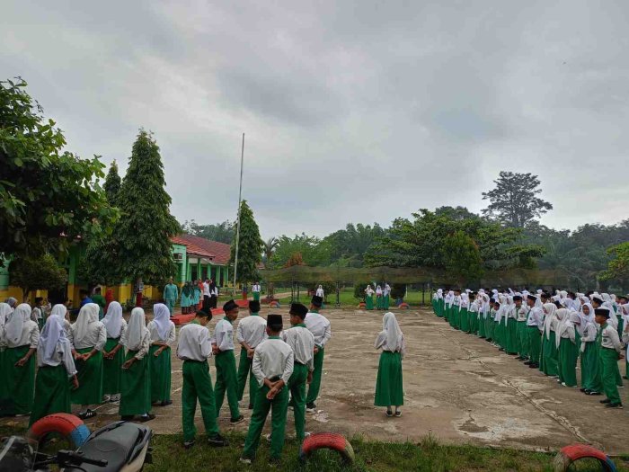 MTsN 7 Batang Hari Awali Semester Genap dengan Upacara MTsN 7 Batang Hari Awali Semester Genap dengan Upacara