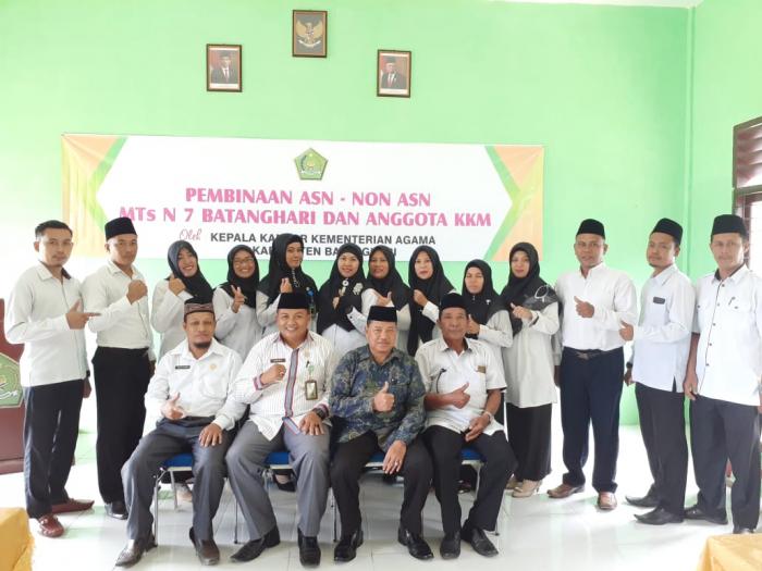 Majelis Guru MTs Negeri 7 Batanghari Senantiasa Tingkatkan Profesionalisme