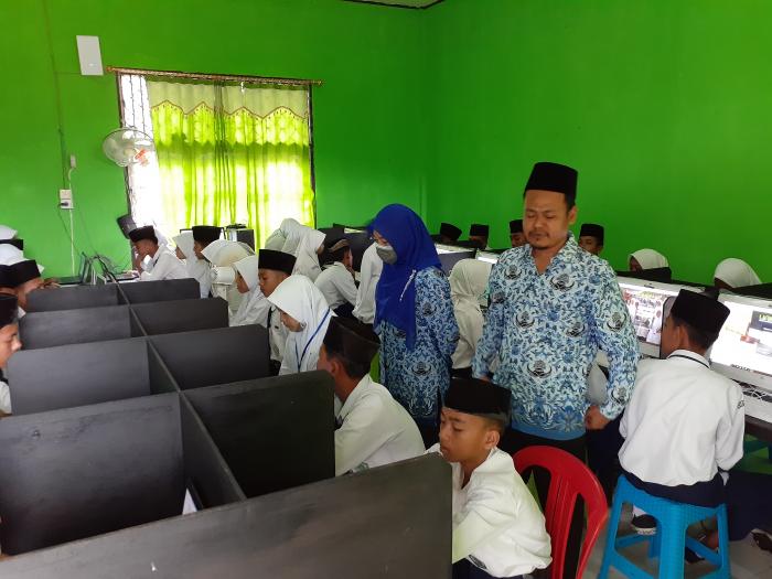 Pengawas UAMBNBK MTs Negeri 7 Batanghari Libatkan Majelis Guru