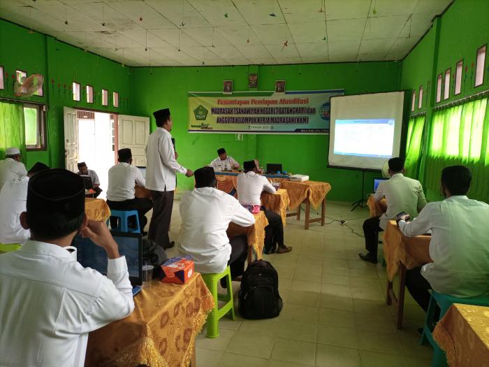Ketua Pokjawas Sosialisasikan Kriteria Akreditasi MTs Negeri 7 Batanghari