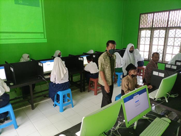 MTs Negeri 7 Batanghari Laksanakan ANBK Hari Perdana 