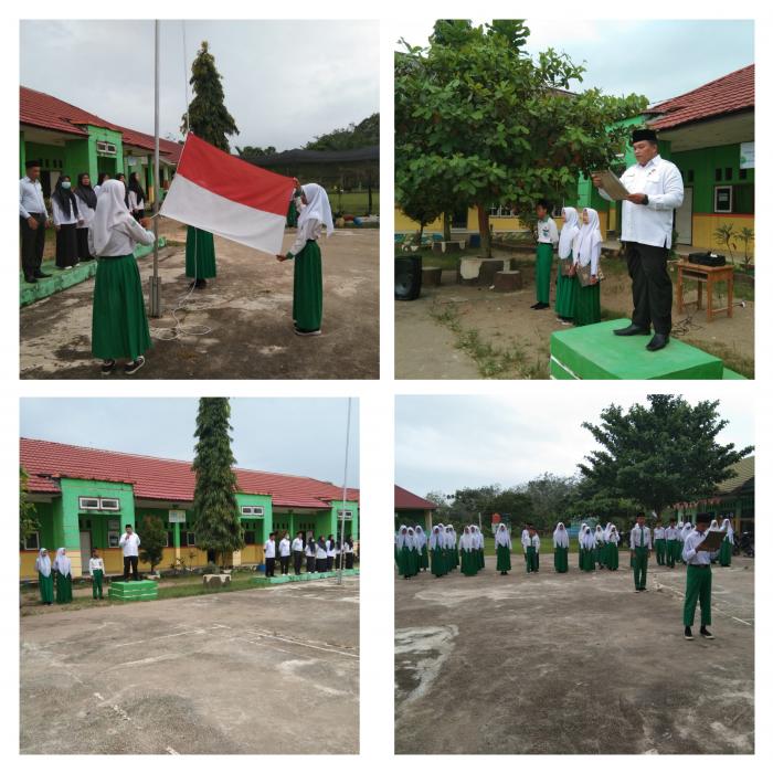 Keluarga Besar MTs Negeri 7 Batanghari Upacara Bendera Perdana