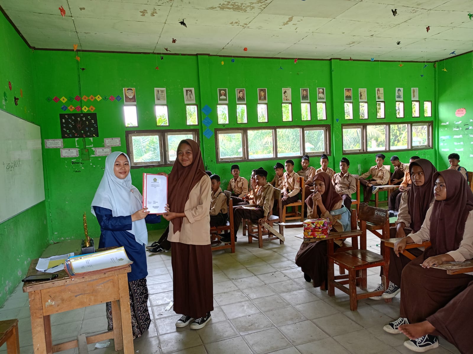 Siswa-Siswi MTs Negeri 7 Batanghari Terima Rapor