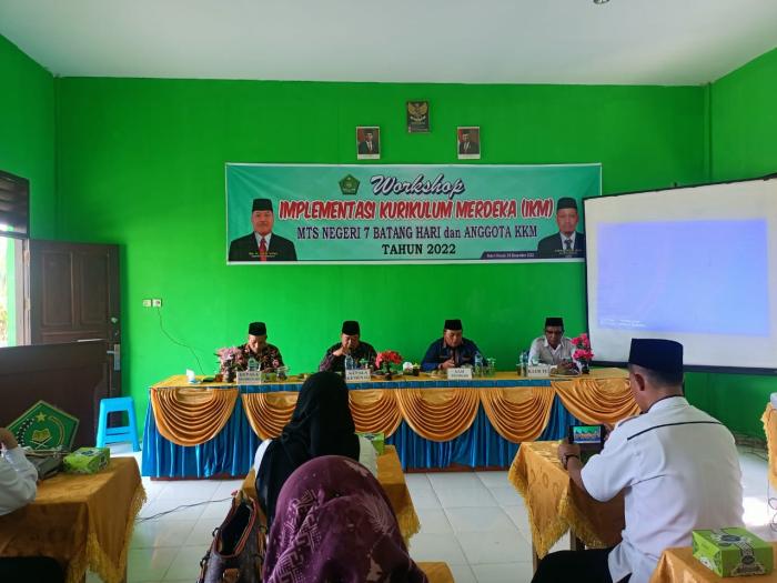 Kepala Kemenag Batang Hari Buka Workhsop IKM MTs Negeri 7 Batang Hari