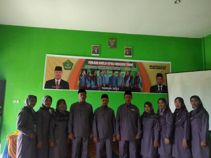 Guru & Pegawai MTs Negeri 7 Batanghari Tingkatkan Kompetensi Profesionalisme