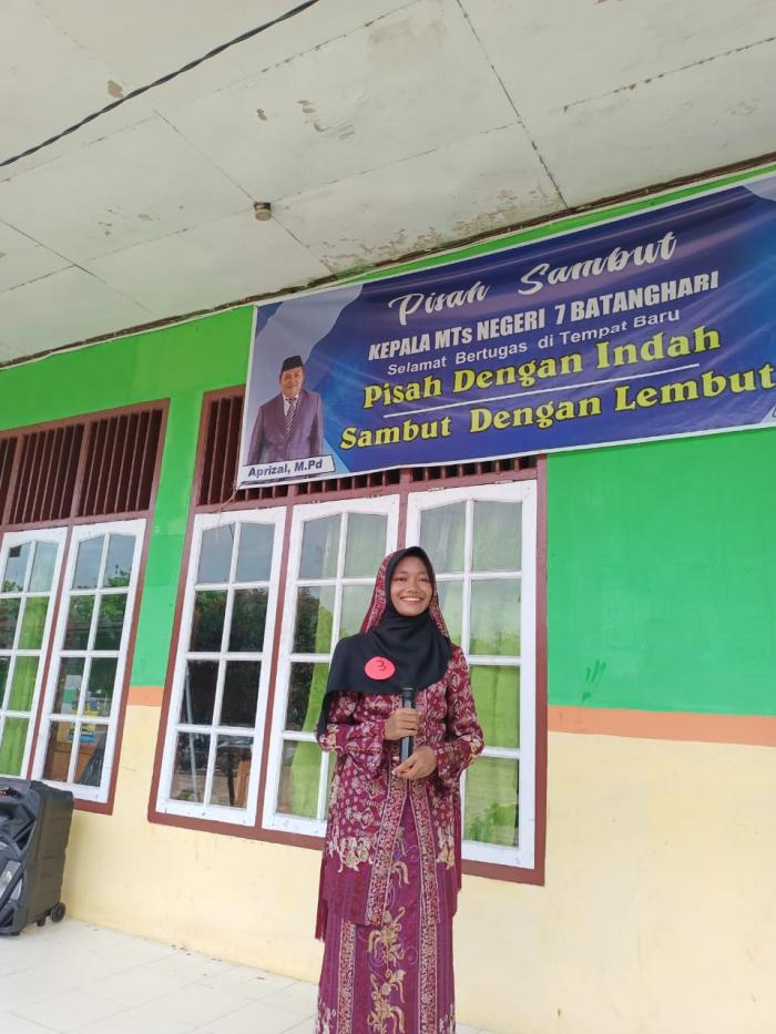 Nabilah Elya Santri Juara Umum Semester Ganjil MTs Negeri 7 Batanghari
