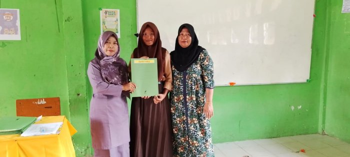 Penerimaan Rapor Siswa Didampingi Ayah Penerimaan Rapor Siswa Didampingi Ayah