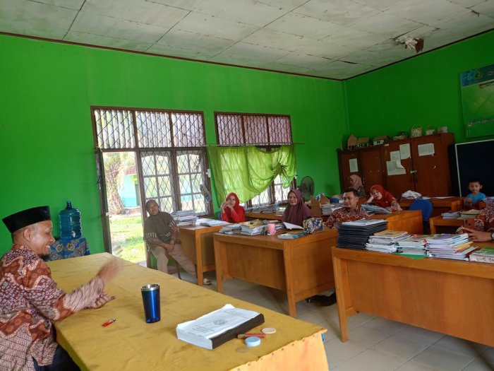 MTsNegeri 7 Batang Hari Gelar Rapat Rutin Bulanan