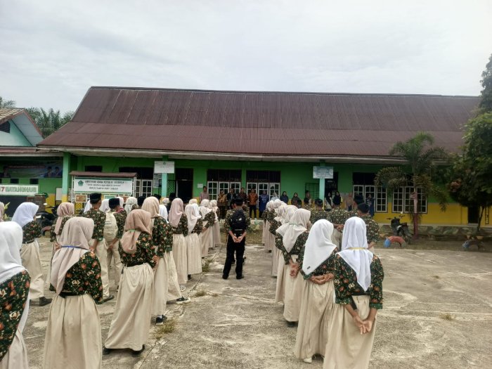 Semangat Kebersamaan Warnai Apel Pembukaan Asesmen Sumatif Akhir Semester Genap Kelas IX Semangat Kebersamaan Warnai Apel Pembukaan Asesmen Sumatif Akhir Semester Genap Kelas IX