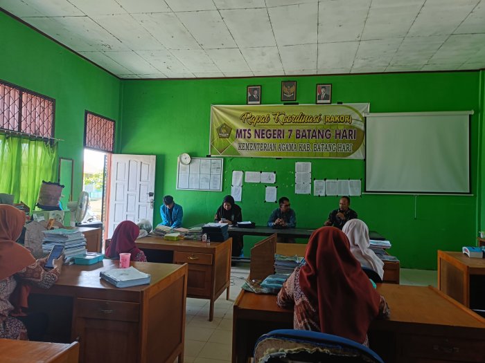 MTsN 7 Batang Hari Bahas Persiapan Program Full Day