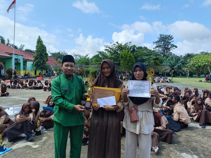 Syahira Rabilla, Sang Juara Umum Pertahankan Nilai Tertinggi Syahira Rabilla, Sang Juara Umum Pertahankan Nilai Tertinggi