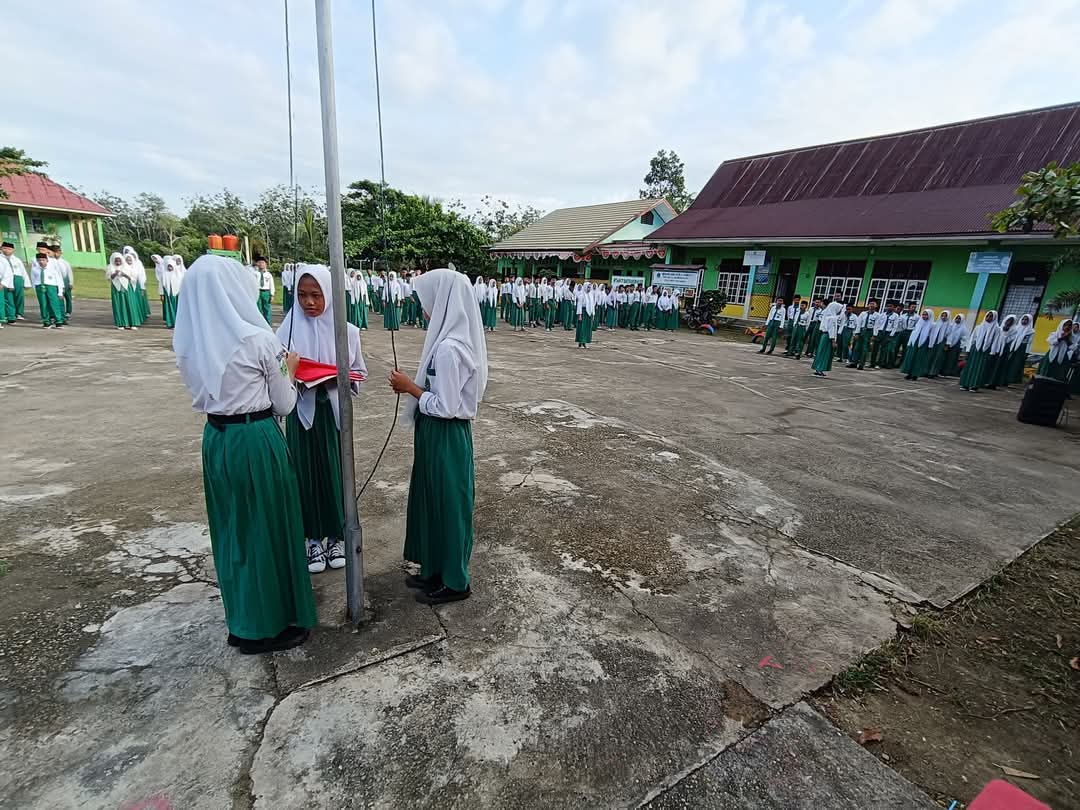 Giat Upacara Bendera Madrasah