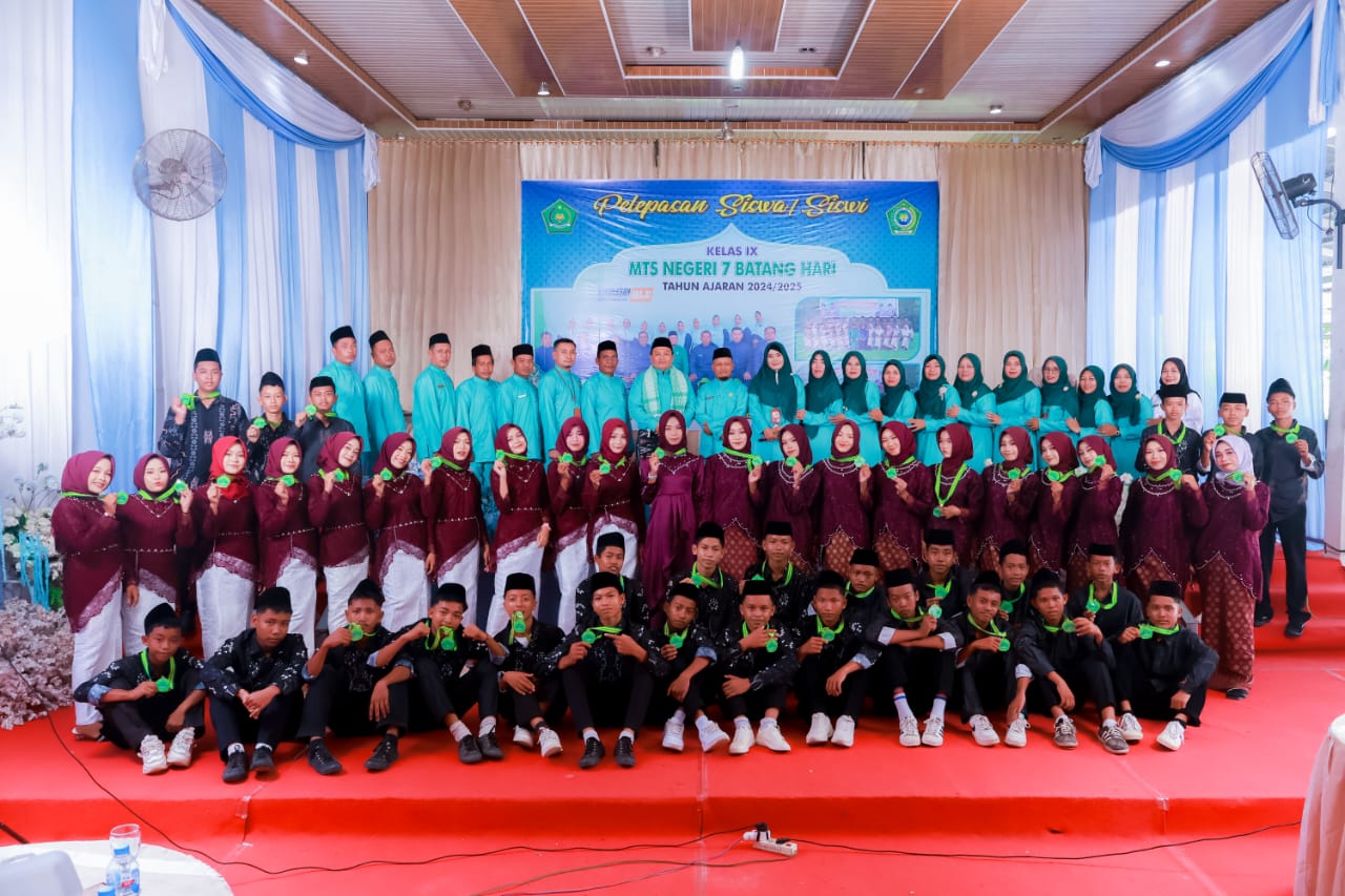 Pelepasan Siswa-Siswi Kelas IX  Berlangsung Meriah