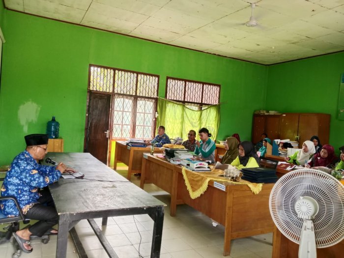 Kepala MTsN 7 Batang Hari Tekankan Keadilan dalam Rapat Kenaikan Kelas