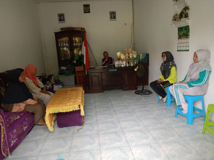 Rapat Pengurus Dan Pemilik Kantin Madrasah Bahas Menu Dagangan