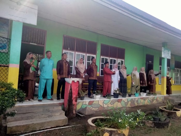 Kepala MTsNegeri 7 Batang Hari Secara Resmi Apresiasi Kinerja Seluruh Jajaran Panitia Pelaksana Classmeeting