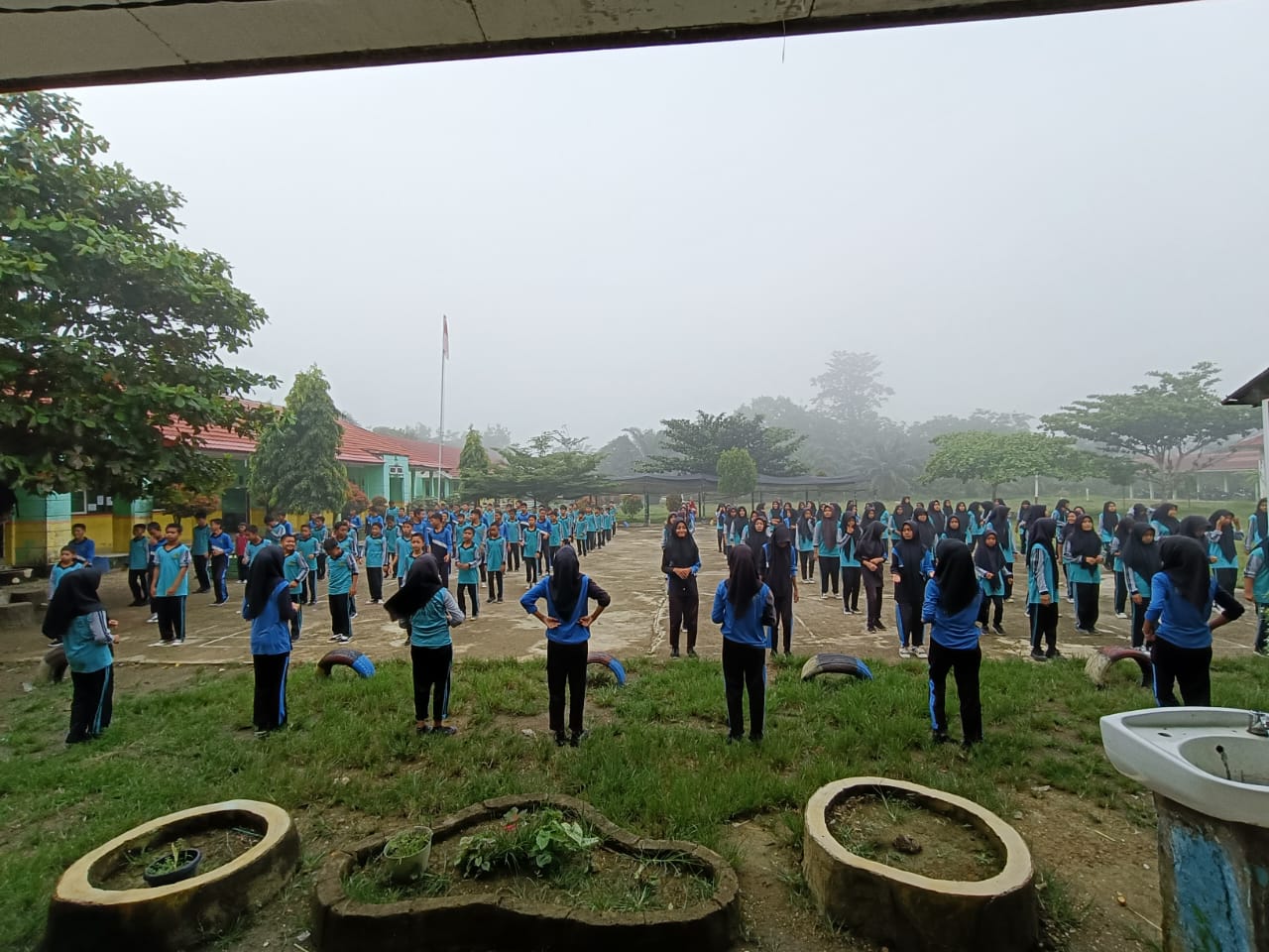 Senam Rutin Sabtu Awali Kegiatan Semester Genap 