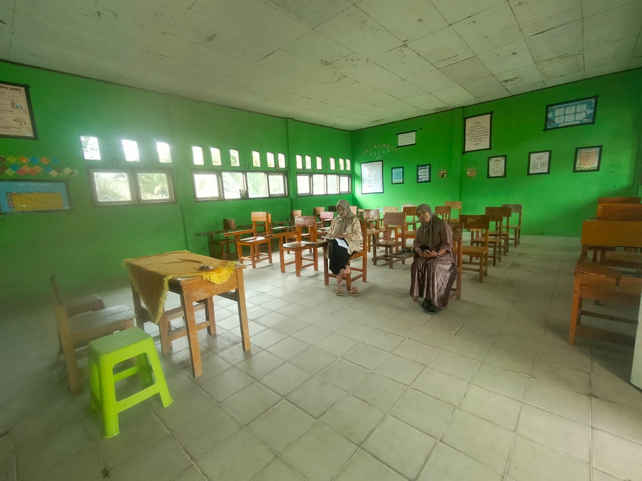 Jelang Tes PPDB, Panitia Siapkan Ruangan Jelang Tes PPDB, Panitia Siapkan Ruangan