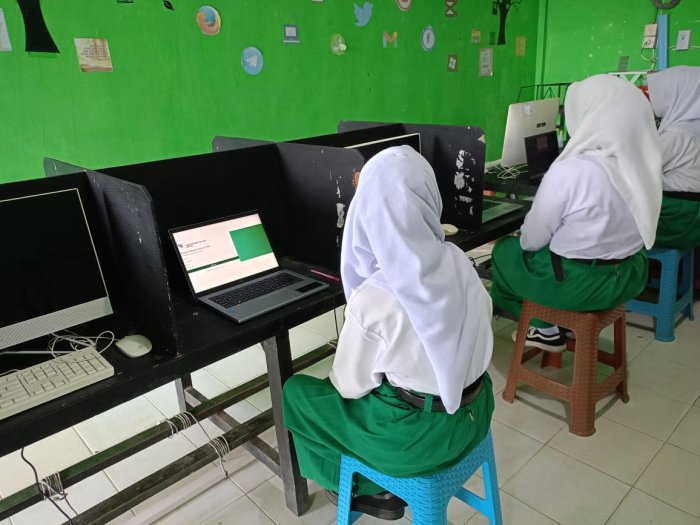 Simulasi OMI Mapel Matematika Berjalan Lancar Simulasi OMI Mapel Matematika Berjalan Lancar