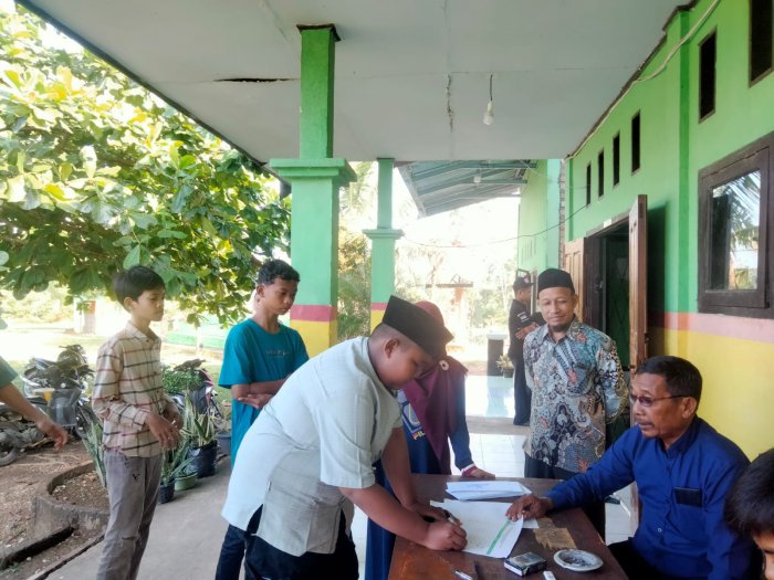 Wujud Cinta Anak Yatim, Seluruh Majelis Guru dan Pegawai MTsN 7 Batang Hari Sukseskan Program Lebaran Asyura