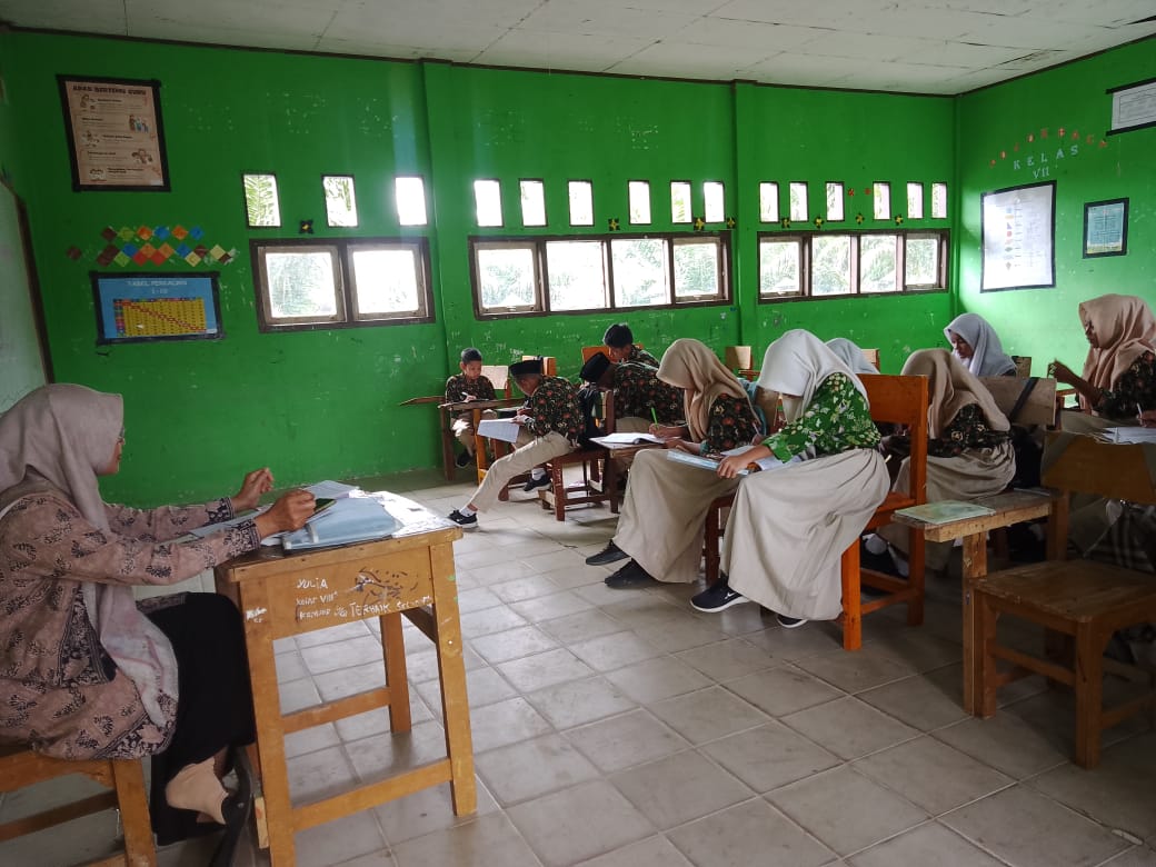 Warga Madrasah Antusias  Masuk Madrasah Hari Perdana Di Bulan Ramadhan