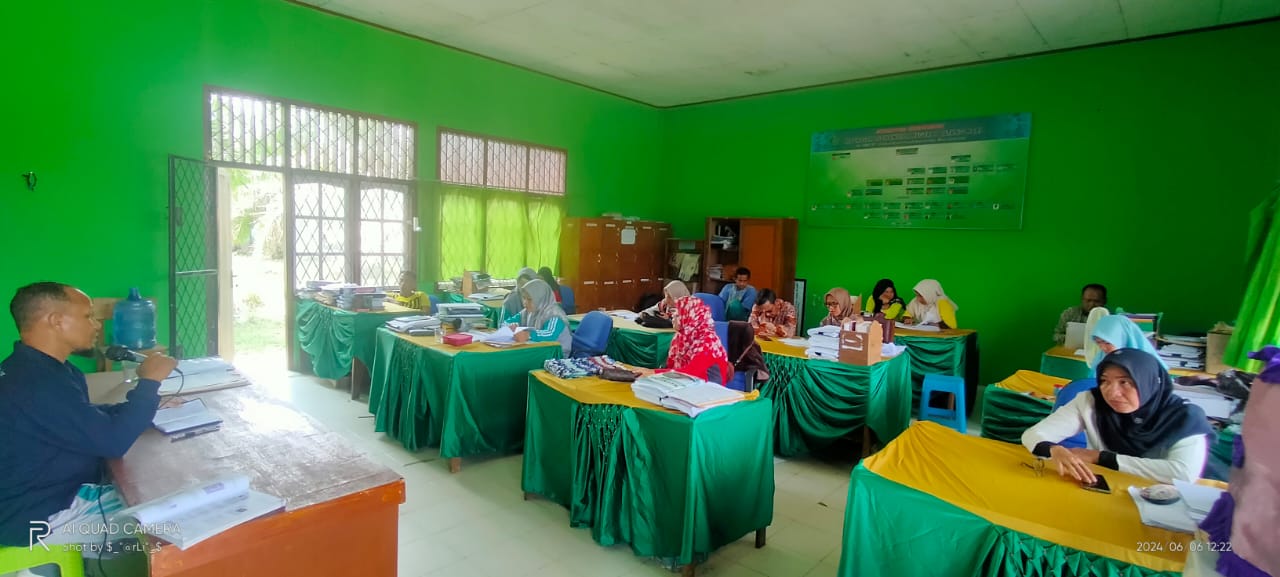 Siswa-Siswi MTs Negeri 7 Batanghari Lulus 100% Siswa-Siswi MTs Negeri 7 Batanghari Lulus 100%