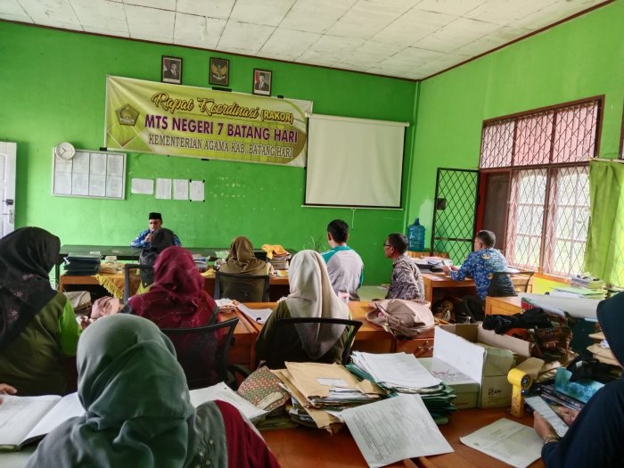 MTsNegeri 7 Batang Hari Gelar Rapat Kenaikan Kelas : Menakar Potensi dan Menjaga Objektivitas Evaluasi Siswa