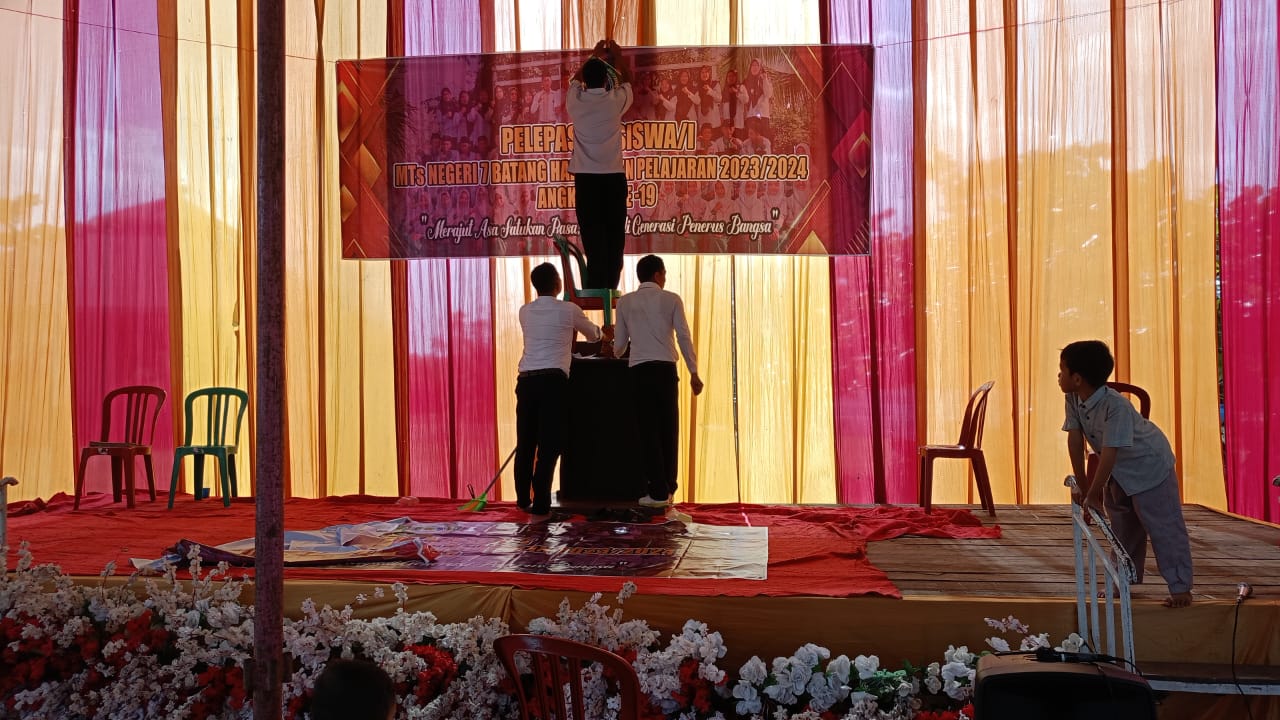 Jelang Hari Pelepasan, Keluarga Besar MTs Negeri 7 Batanghari Lakukan Persiapan