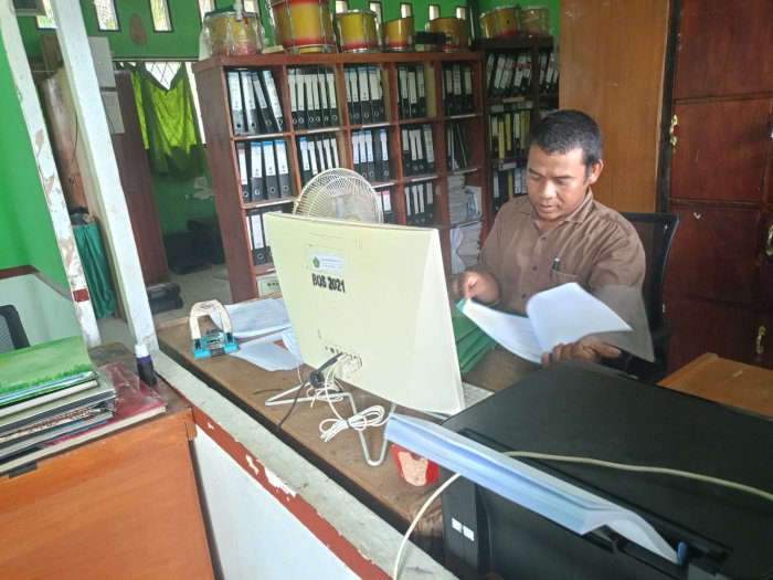 Menuju Seleksi yang Akuntabel, Panitia PMBM MTsNegeri 7 Batang Hari Rampungkan Soal dan Administrasi Tes Tertulis