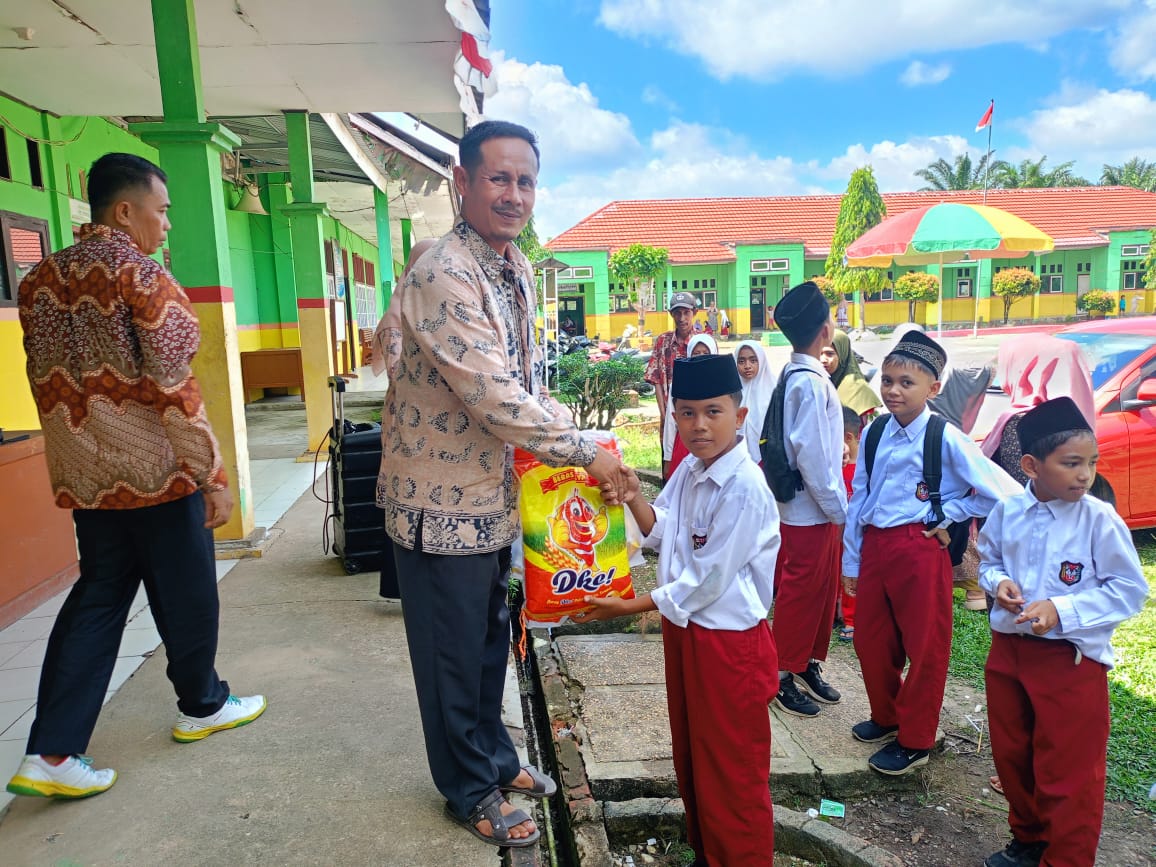 Tawa Bahagia Warnai Lebaran Anak Yatim Indahnya Berbagi