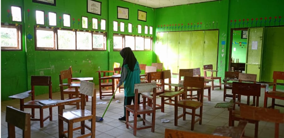 Panitia Pelaksana Siapkan Ruangan Asesmen Sumatif Semester Ganjil