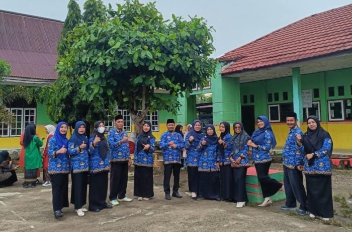 Reward Dan punishment Kepala Madrasah Bagi Guru Dan Pegawai