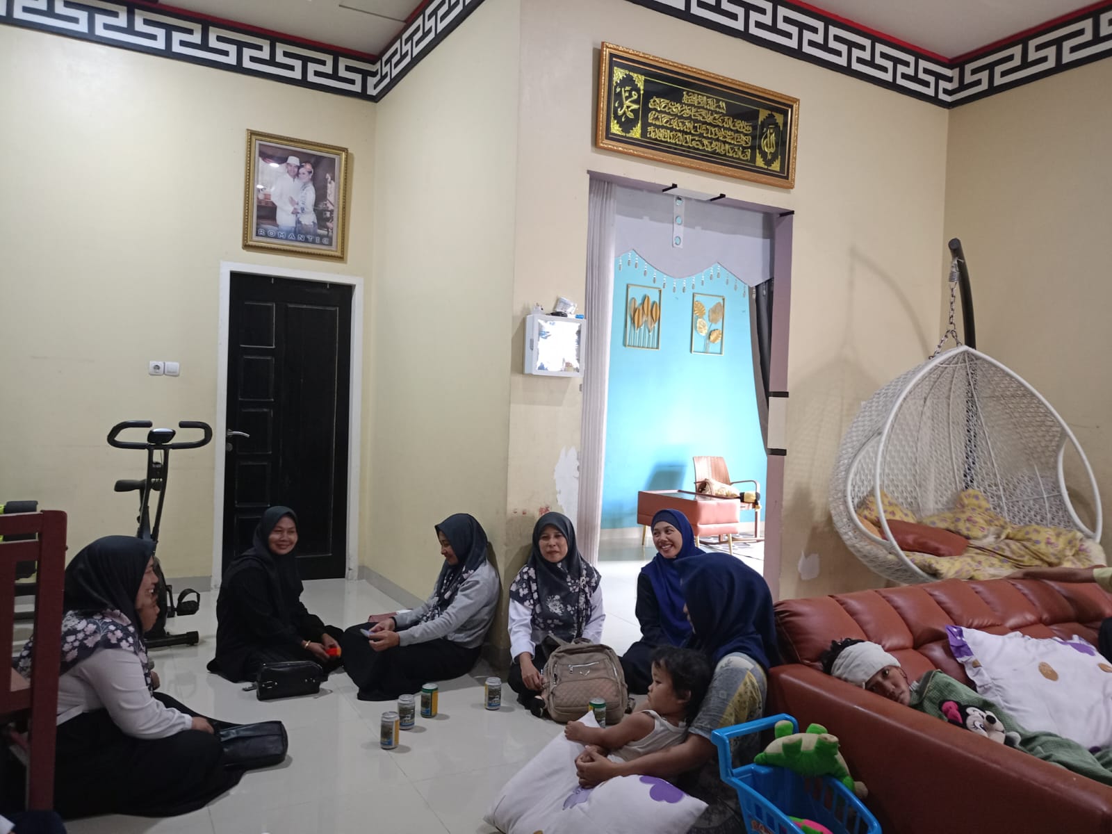 Rekan Sejawat Sakit, Kunjungan Ke Rumah Bentuk Pengembangan Kompetensi Sosial Guru