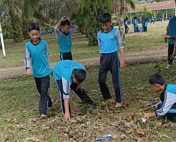 Bersih-Bersih Jelang Jambore Kwarran Maro Sebo Ulu