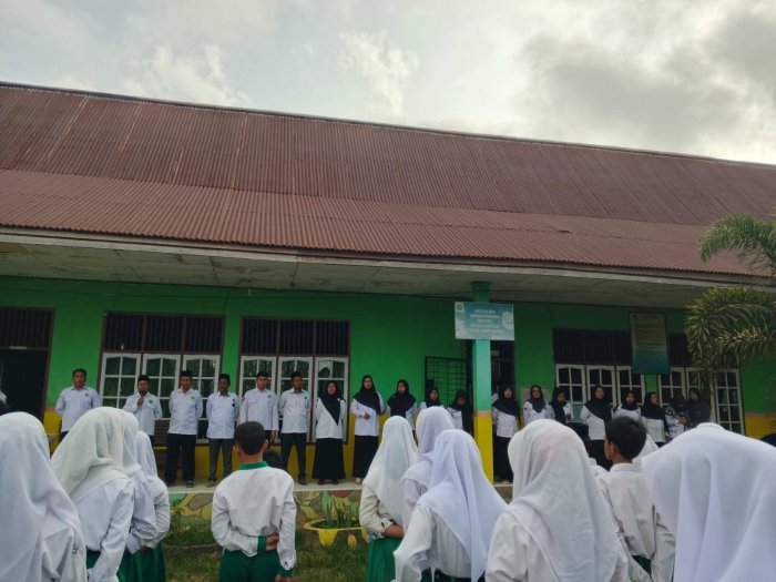 Sebanyak 68 Siswa-Siswi kelas IX Jemput SKL dan SKHU