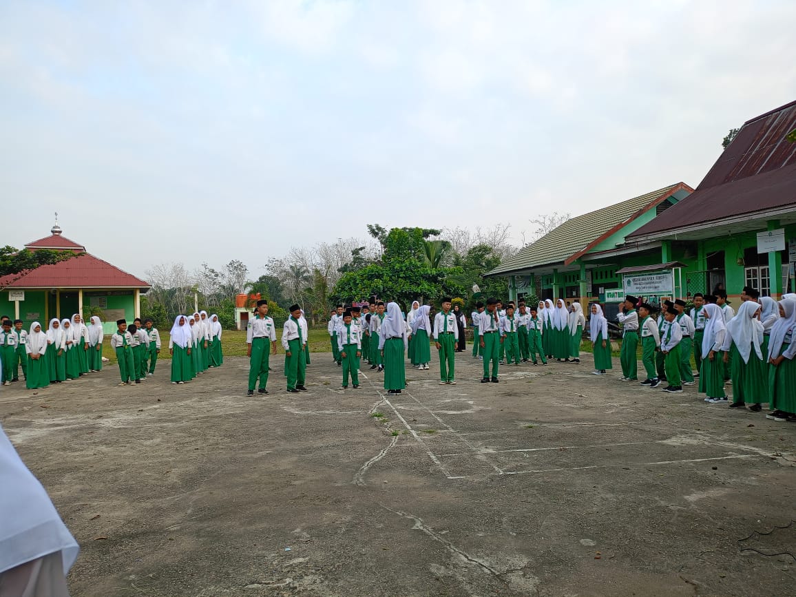 Upacara Bendera Perdana Awali Semester Ganjil 